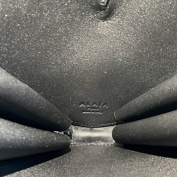 Alaïa Le Coeur Bag In Calfskin | Excellent Pre-owned | - Picture 8 of 10